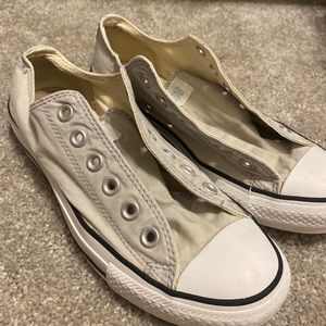 Light grey converse!